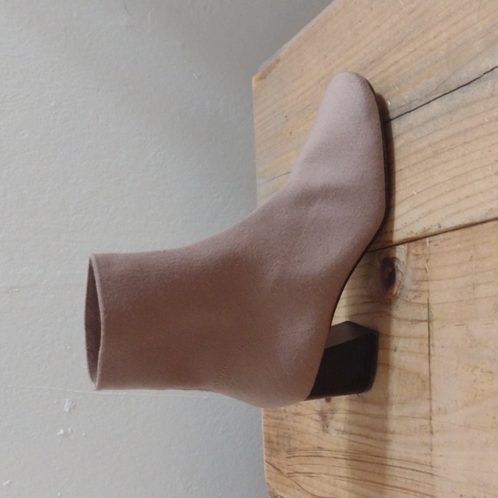Everlane Tan Square Toe Ribbed Knit Stacked Heel Ankle Booties Size 9.5